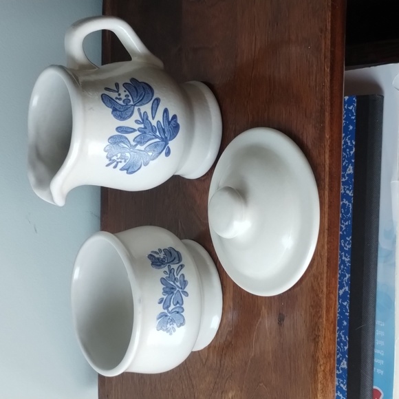 Pfaltzgraff cream and sugar set - Picture 2 of 4